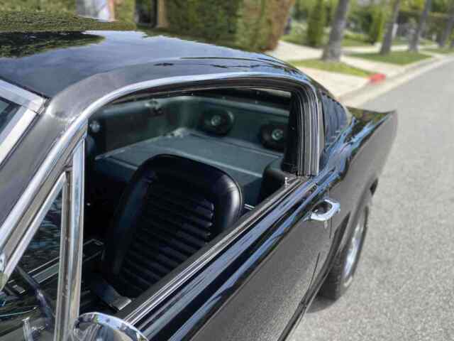 Ford Mustang Fastback 1965 image number 12