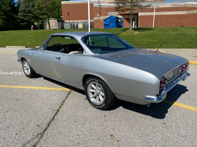 Chevrolet Corvair 1967 image number 25