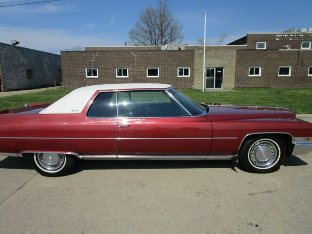 Cadillac DeVille 1972 image number 11