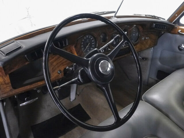Rolls-Royce Silver Cloud 1965 image number 12