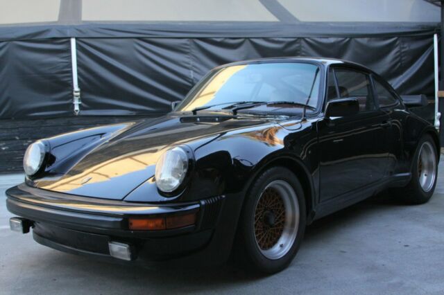 Porsche 911 1976 image number 17