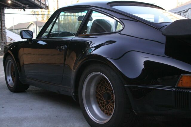Porsche 911 1976 image number 35