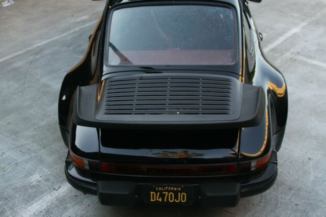 Porsche 911 1976 image number 38