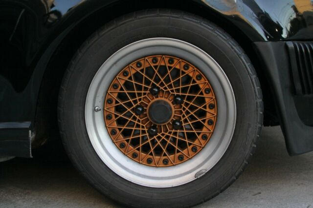 Porsche 911 1976 image number 39