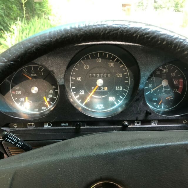 Mercedes-Benz SL-Class 1976 image number 17