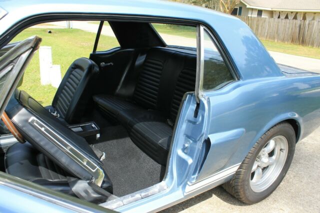 Ford Mustang 1966 image number 22