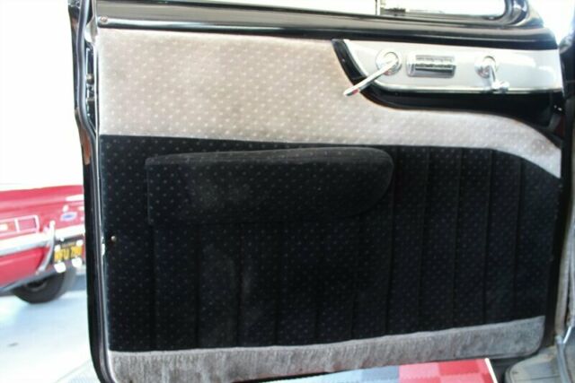 Cadillac STS 1950 image number 21
