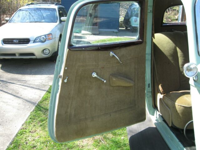 Ford Deluxe 1934 image number 4