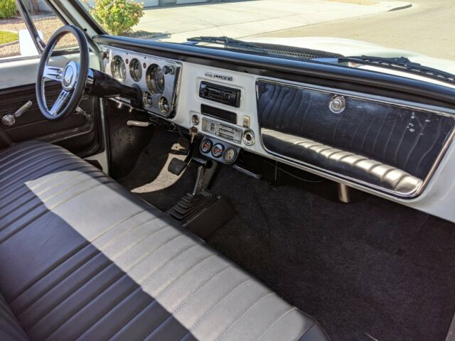 Chevrolet C-10 1967 image number 10