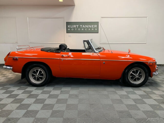 MG MGB 1971 image number 2