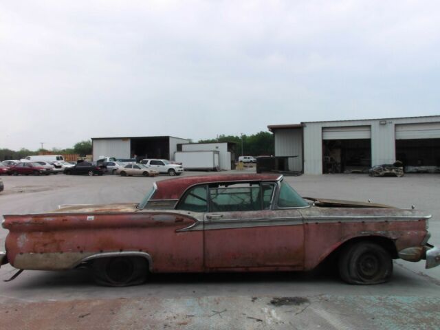 Ford Fairlane 1959 image number 2