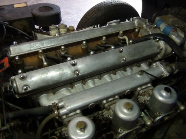 Jaguar E-Type 1965 image number 22
