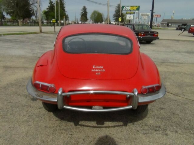 Jaguar E-Type 1965 image number 28