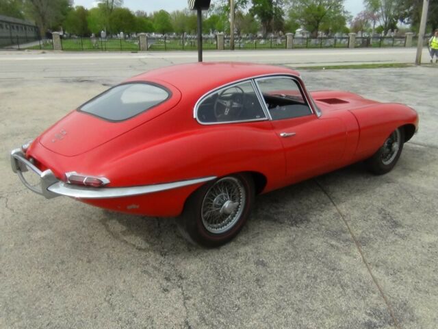 Jaguar E-Type 1965 image number 3