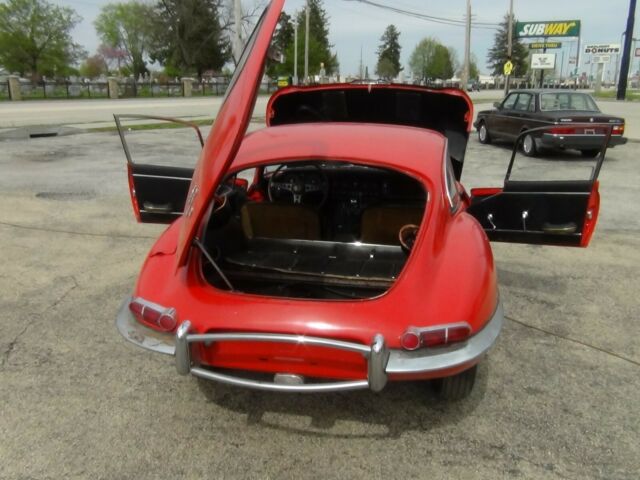 Jaguar E-Type 1965 image number 37