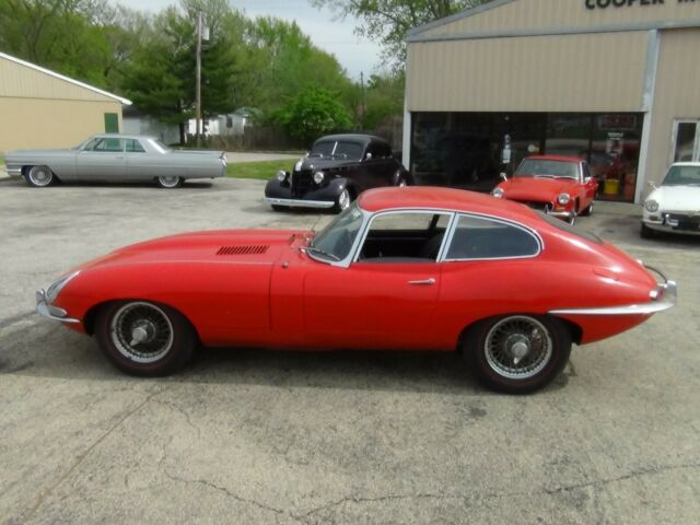 Jaguar E-Type 1965 image number 6