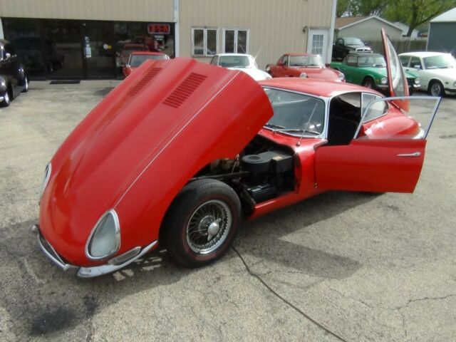 Jaguar E-Type 1965 image number 9
