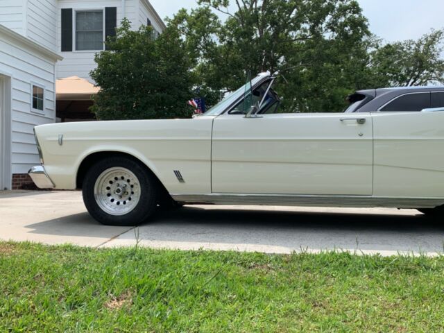 Ford Galaxie 1966 image number 3