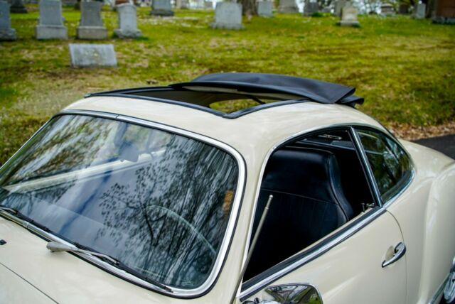 Volkswagen Karmann Ghia 1968 image number 11