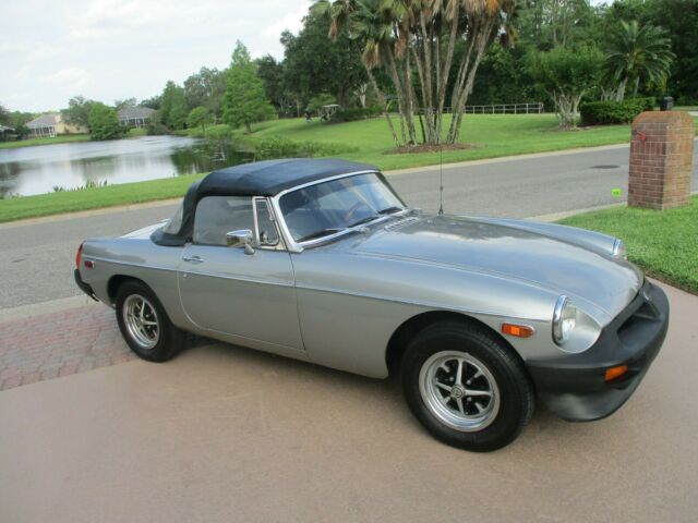 MG MGB 1979 image number 12