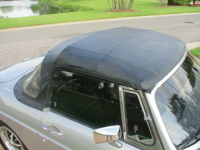 MG MGB 1979 image number 13