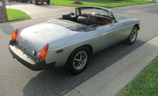 MG MGB 1979 image number 23