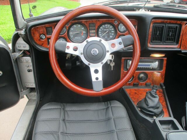 MG MGB 1979 image number 28