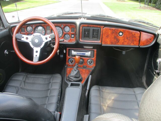 MG MGB 1979 image number 32