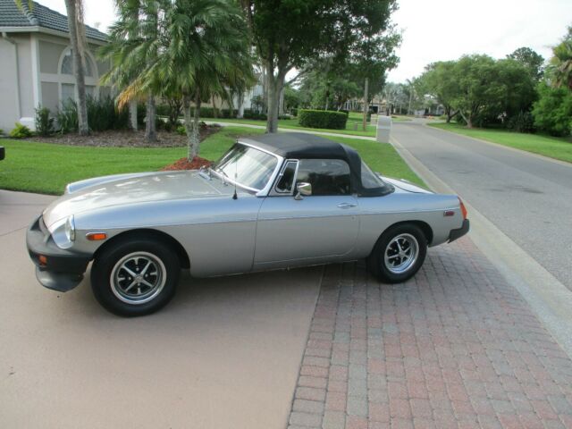 MG MGB 1979 image number 33