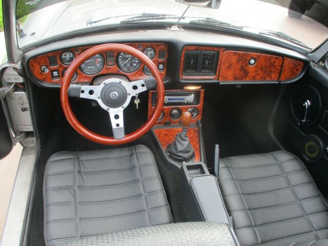 MG MGB 1979 image number 5