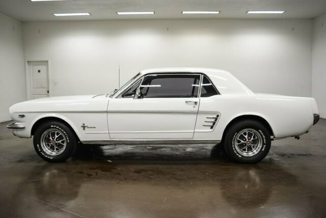 Ford Mustang 1966 image number 27