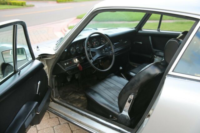 Porsche 911 1971 image number 32