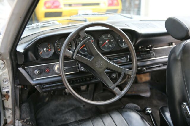 Porsche 911 1971 image number 9