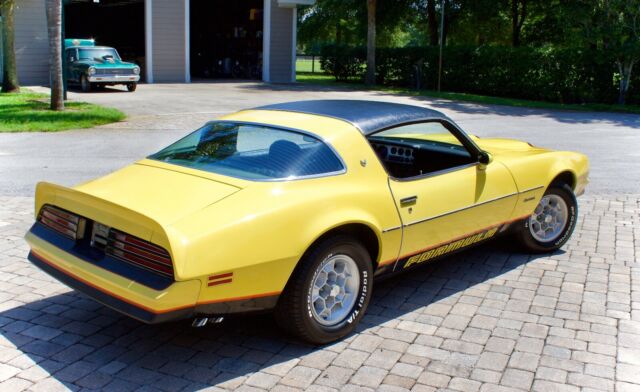 Pontiac Firebird 1976 image number 30