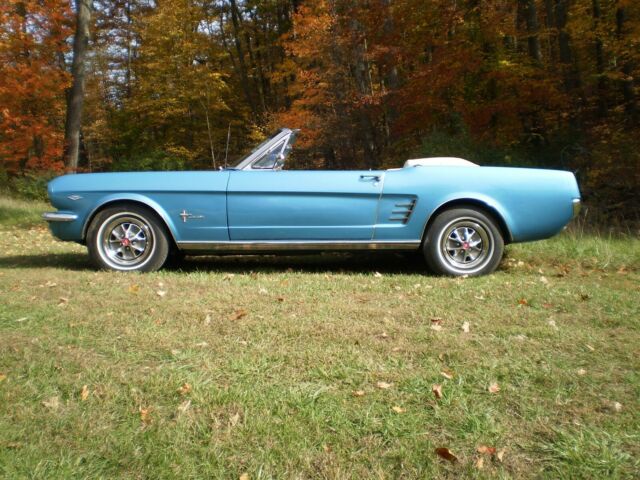 Ford Mustang 1966 image number 12