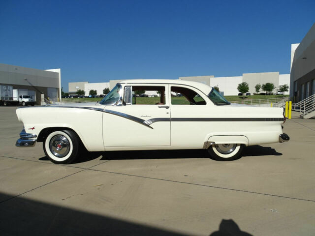 Ford Fairlane 1956 image number 26