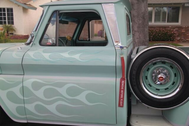 Chevrolet C-10 1965 image number 17