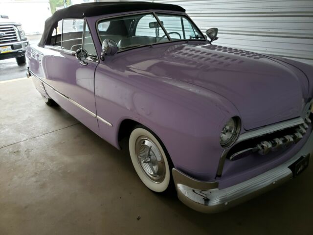 Ford Crown Victoria 1951 image number 16
