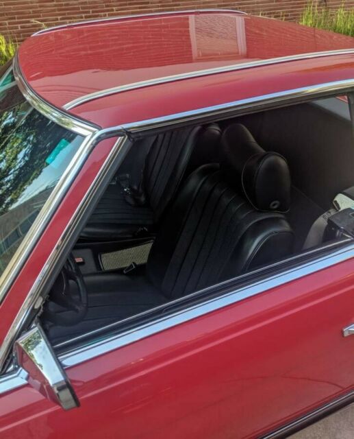 Mercedes-Benz 350SL Roadster 1972 image number 25