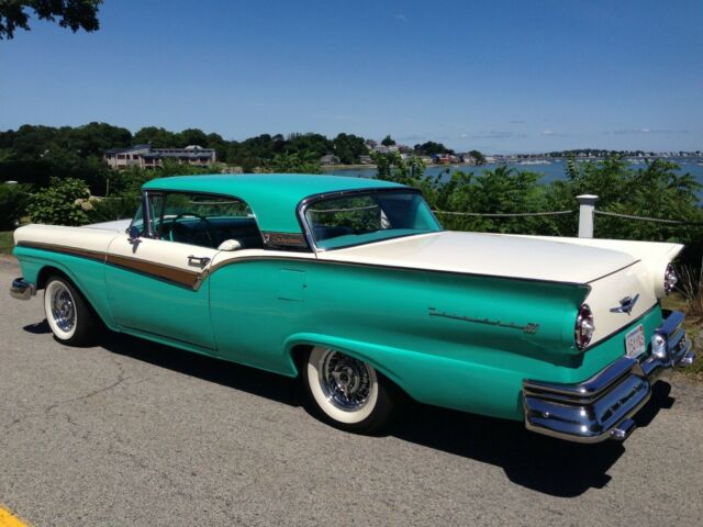 Ford Fairlane 1957 image number 16