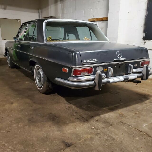 Mercedes-Benz S-Class 1968 image number 10