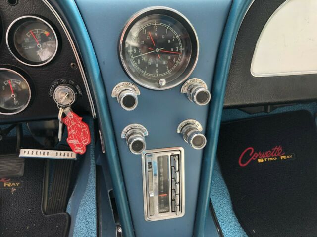 Chevrolet Corvette 1966 image number 14