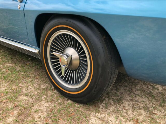 Chevrolet Corvette 1966 image number 21