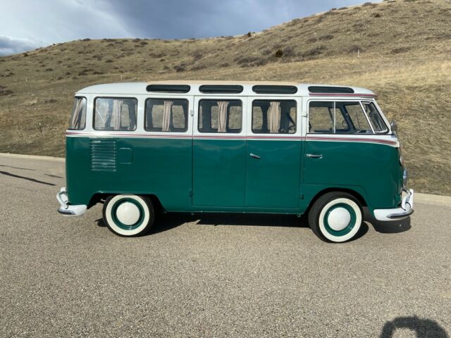 Volkswagen Bus/Vanagon 1972 image number 28