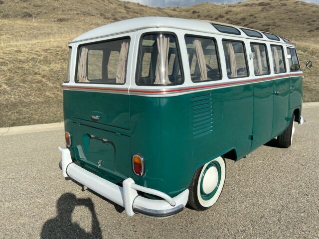 Volkswagen Bus/Vanagon 1972 image number 29
