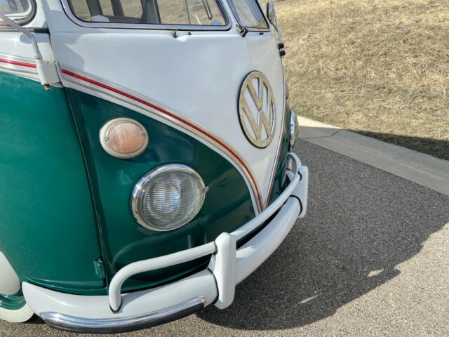 Volkswagen Bus/Vanagon 1972 image number 4