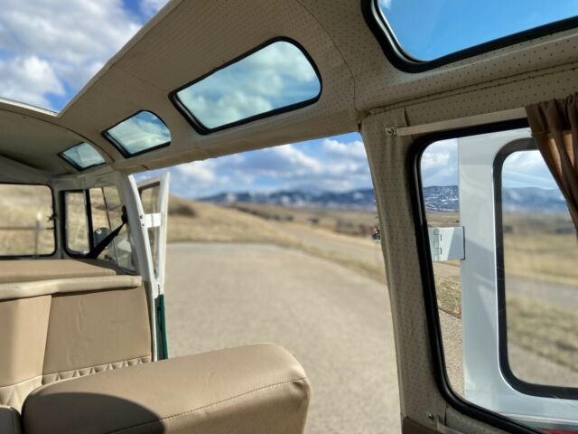 Volkswagen Bus/Vanagon 1972 image number 41