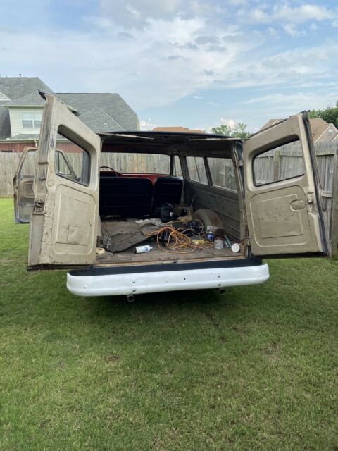 Chevrolet Suburban 1966 image number 4