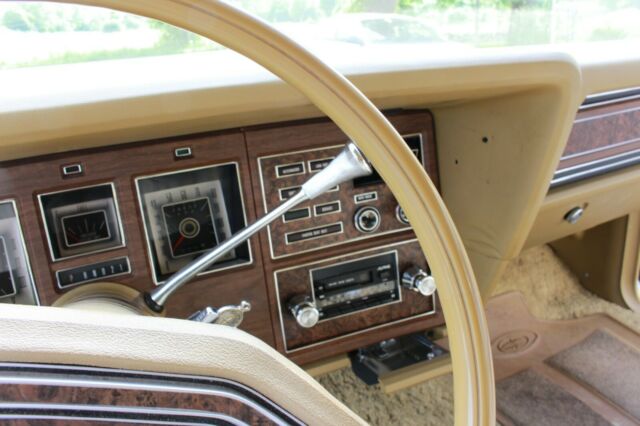 Lincoln Continental 1976 image number 35