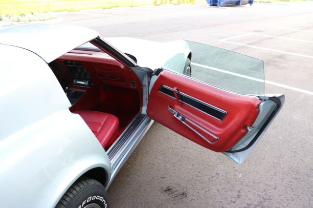 Chevrolet Corvette 1976 image number 14